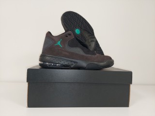 Nike Jordan max aura 2